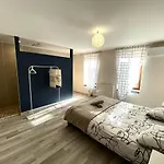 Spacieux, Climatise, Quartier Calme, Proche Chateau, Le Cocon De Joy Apartment