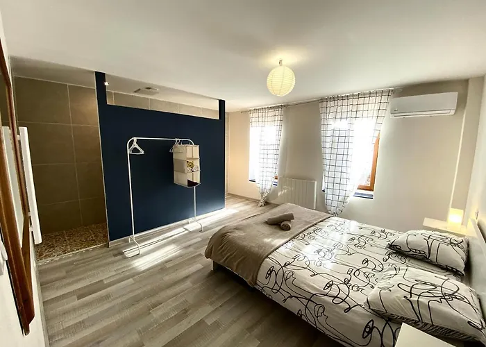 Spacieux, Climatise, Quartier Calme, Proche Chateau, Le Cocon De Joy Appartement