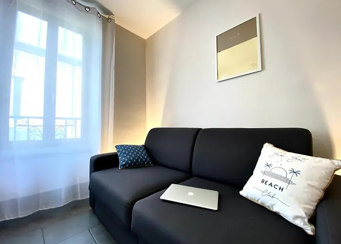 Spacieux, Climatise, Quartier Calme, Proche Chateau, Le Cocon De Joy Appartement *