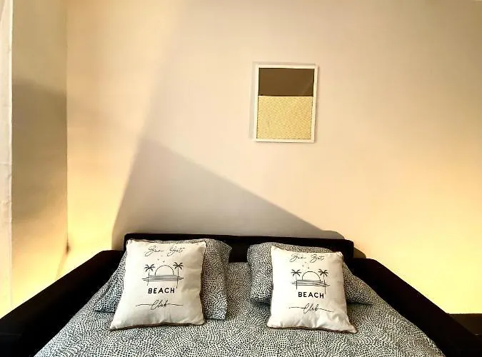 Spacieux, Climatise, Quartier Calme, Proche Chateau, Le Cocon De Joy Appartement