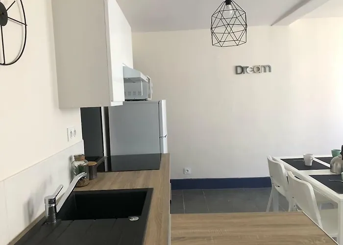 Appartement Spacieux, Climatise, Quartier Calme, Proche Chateau, Le Cocon De Joy *