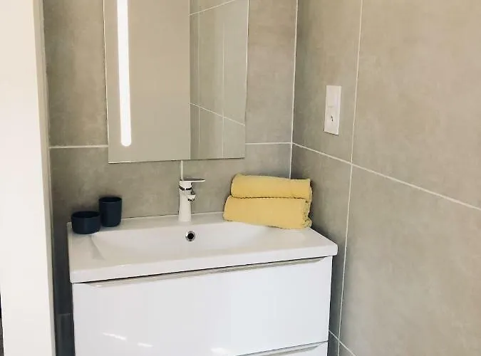 Spacieux, Climatise, Quartier Calme, Proche Chateau, Le Cocon De Joy Appartement Carcassonne